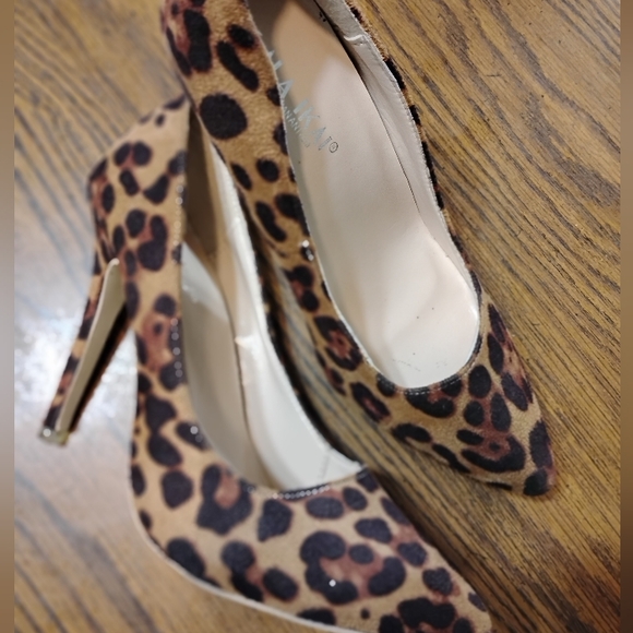 Leopard Heels - Picture 2 of 4